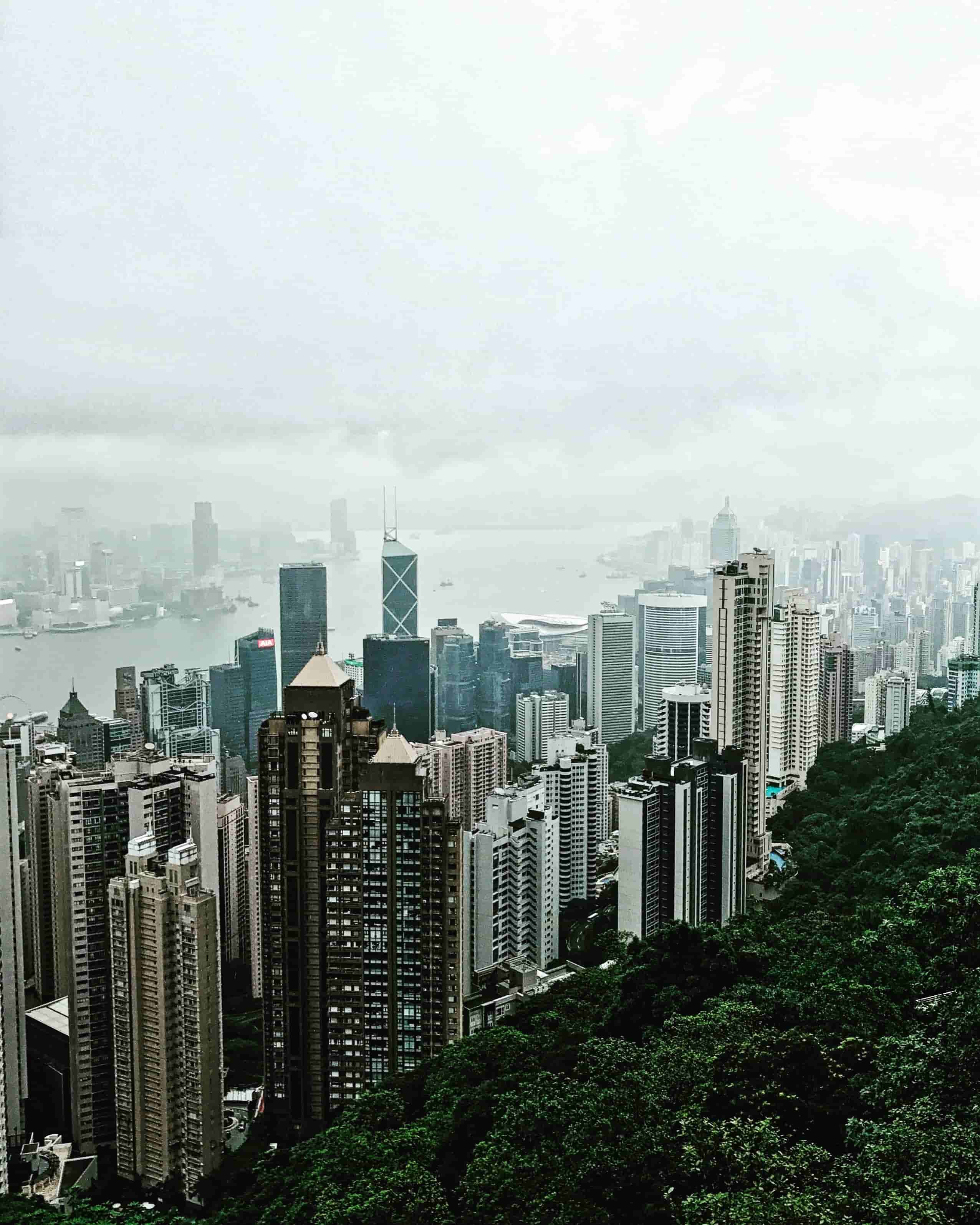 斗地主到狼人杀的乐趣与技巧分享开元ky棋牌纸牌游戏的魅力：从(图1)